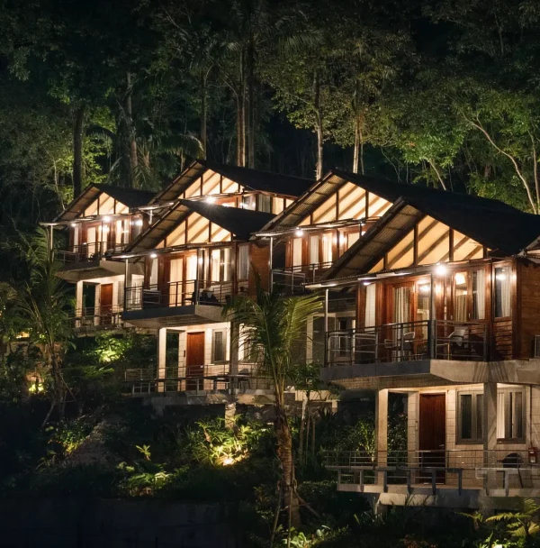 vr_resort_nightshot_m@3x